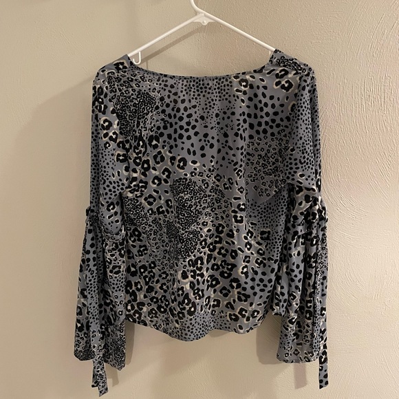 Lily Rose Grey, Black and White Cheetah Print Blouse NWT - Picture 5 of 5